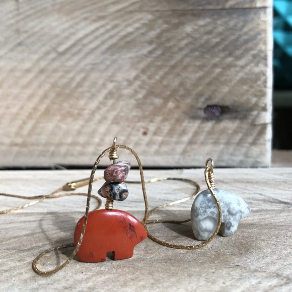 Vintage Zuni Fetish Bear Poppy Jasper Necklace - Picture 3 of 7